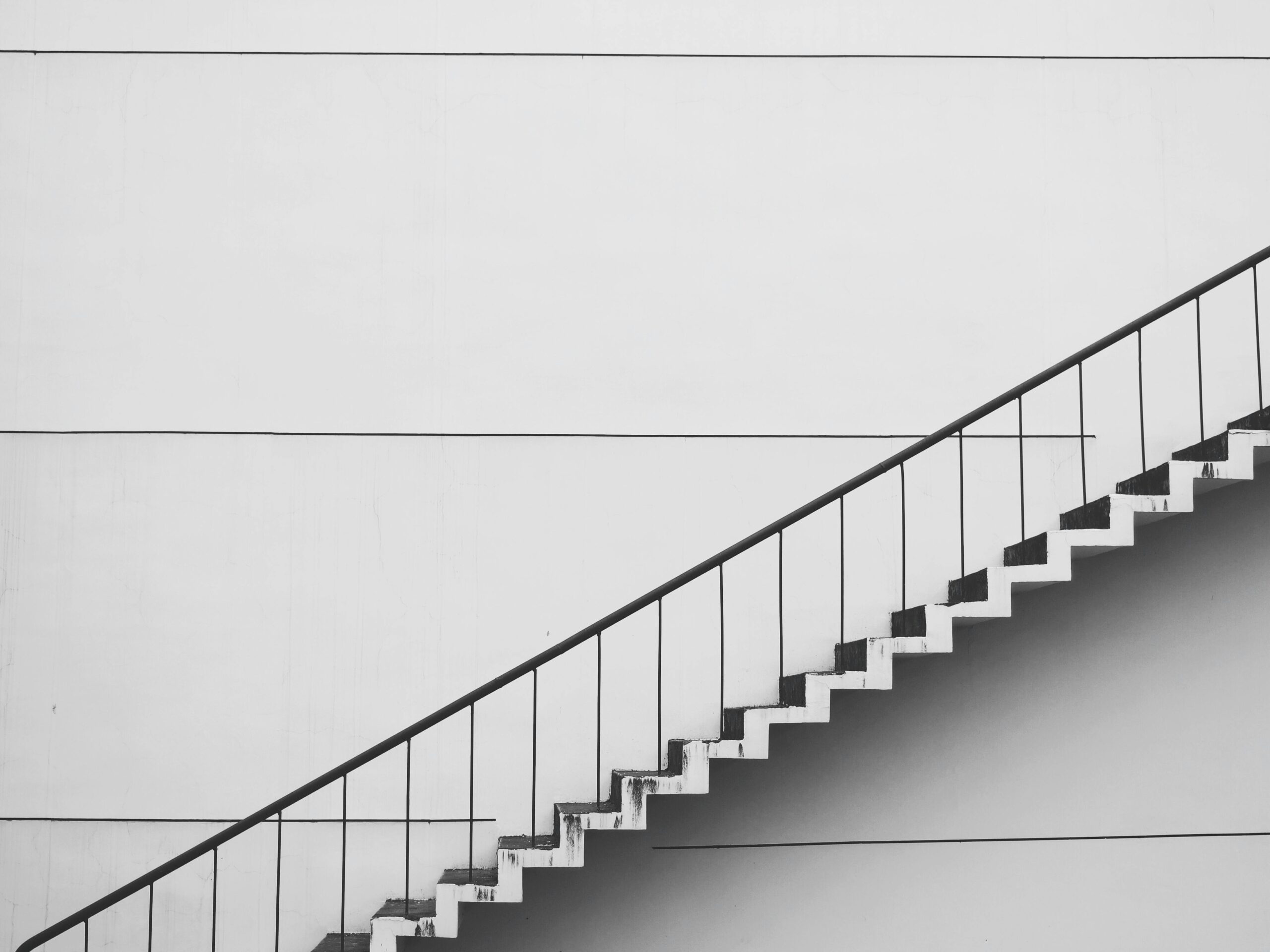 White staircase symbolizing step-by-step psychiatric deprescribing process